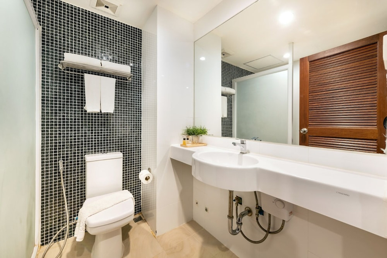 Bathroom 4, The Wind Hotel Pattaya, Sattahip