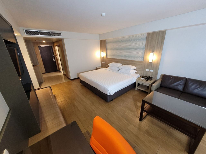 Bedroom 3, Dynasty Grande Hotel, Khlong Toey