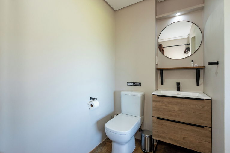Bathroom 4, Dragonview Lodge, Uthukela