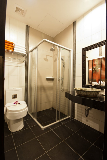 Bathroom 4, YouDee Hotel Patong, Pulau Phuket