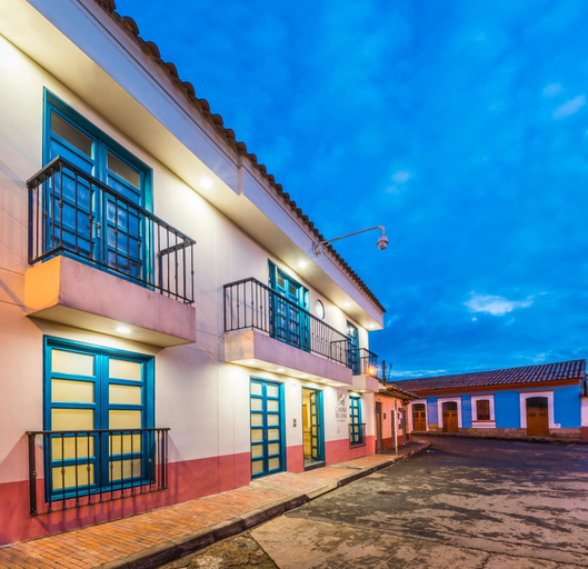 Exterior & Views