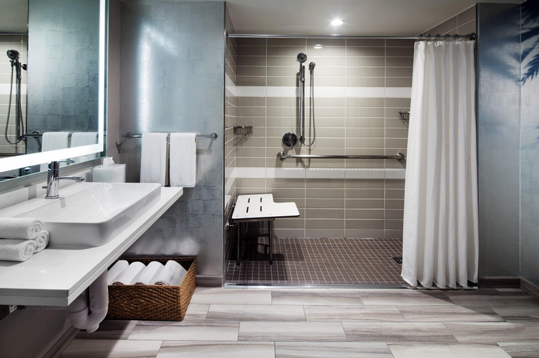 Bathroom 16