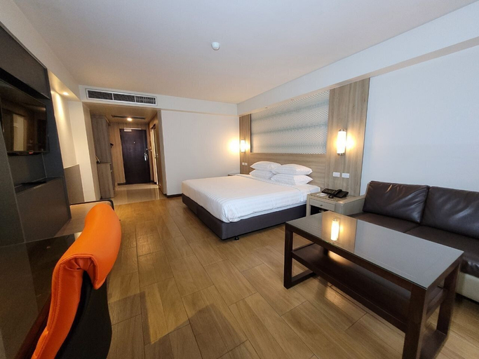 Bedroom 3, Dynasty Grande Hotel, Khlong Toey