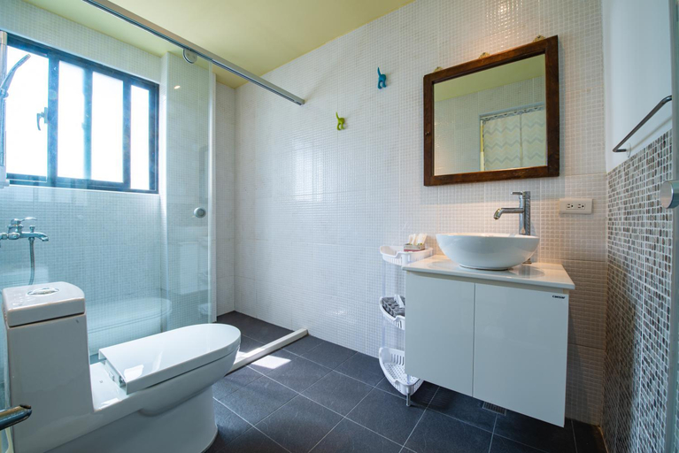 Bathroom 4, Here Bed and Breakfast, Penghu