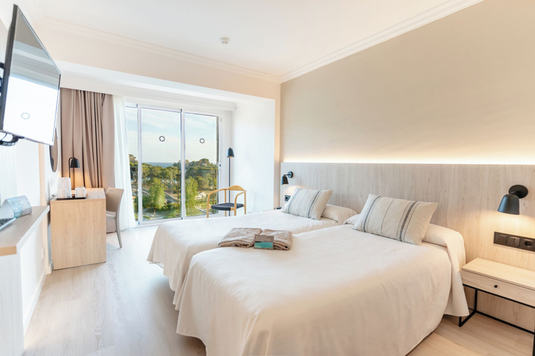 Bedroom 4, Minura Hotel Cala Galdana & Apartamentos, Baleares