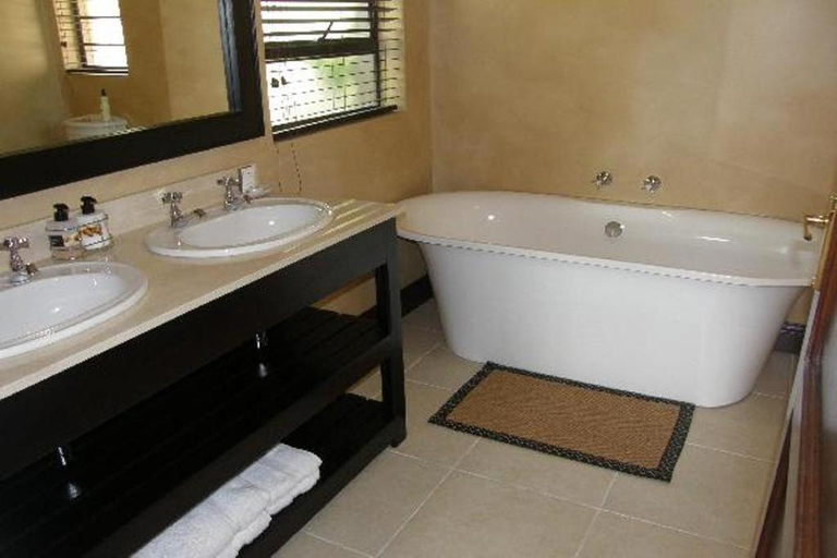 Bathroom 4, Tesorino Bed and Breakfast, eThekwini