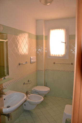 Bathroom 3, Hotel Ariston, Rimini