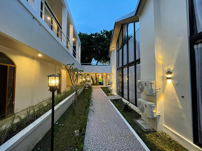 Exterior 1