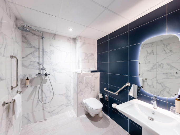 Bathroom 20