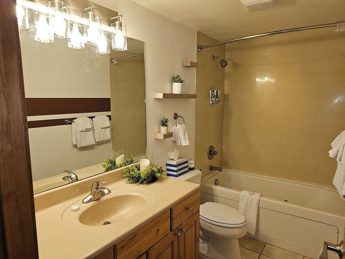 Bathroom, Alpenglow One Bedroom One Bath A09, Ouray