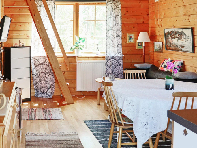 Dining 5, 5 Person Holiday Home in Bastad, Laholm