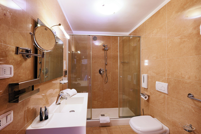 Bathroom 4, Hotel Villa delle Rose, Novara