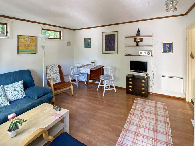 Dining 5, 4 Person Holiday Home in Hollviken, Vellinge