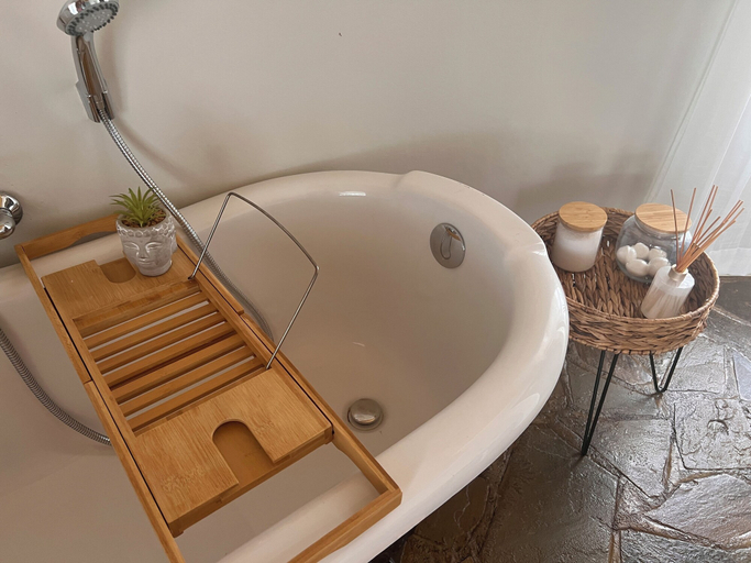 Bathroom 3, Maria's Vine, Rehoboth West