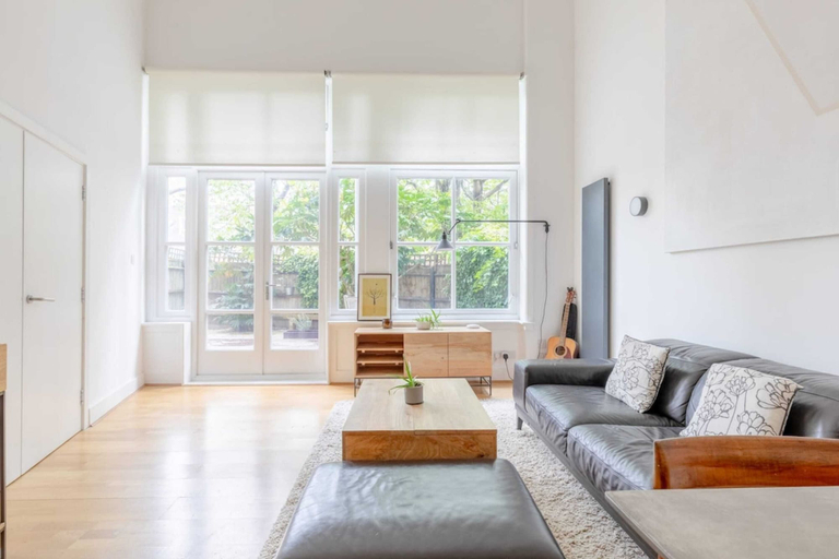 Others 4, Chic 1BD Maisonette W/hot Tub, King's Cross!, London