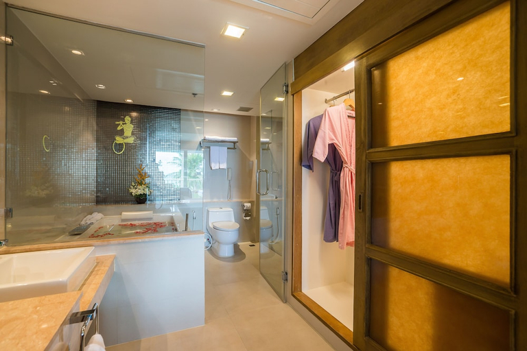 Bathroom 4, ROYAL CLIFF BEACH TERRACE, Pattaya