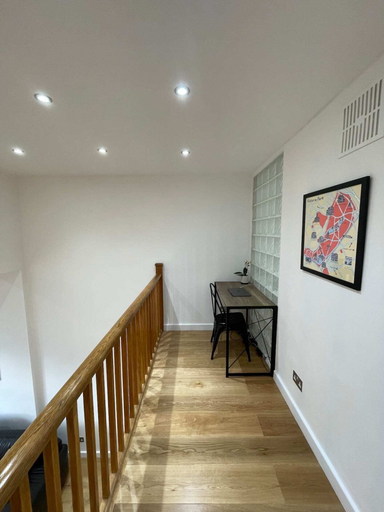 Others 4, Stunning 3BD Maisonette W/balcony - Old Street!, London