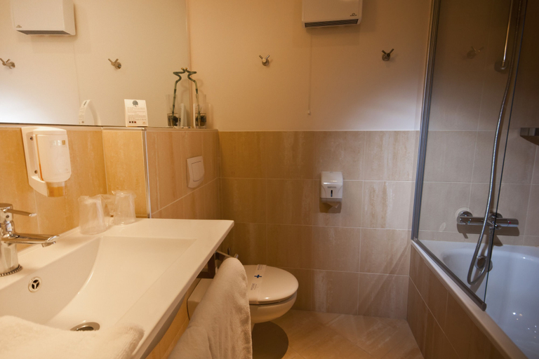 Bathroom 4, Le Clocher De Rodez, Haute-Garonne