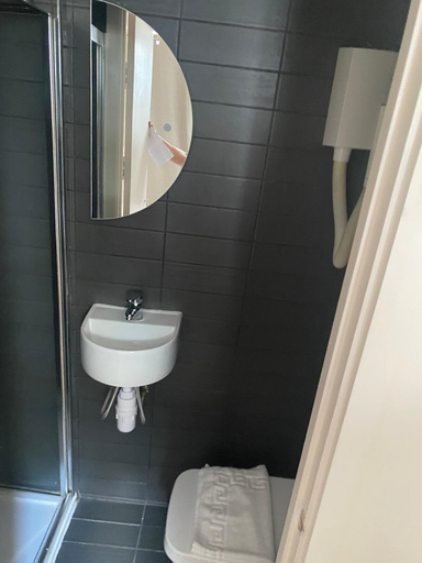 Bathroom 4, Exhibition Court Hotel 4, London