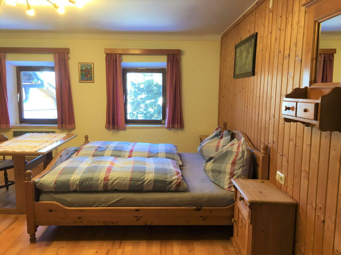 Room 1, Farmhouse in St. Johann With Sauna & Garden, Sankt Johann im Pongau