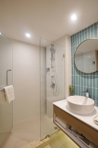 Bathroom 12