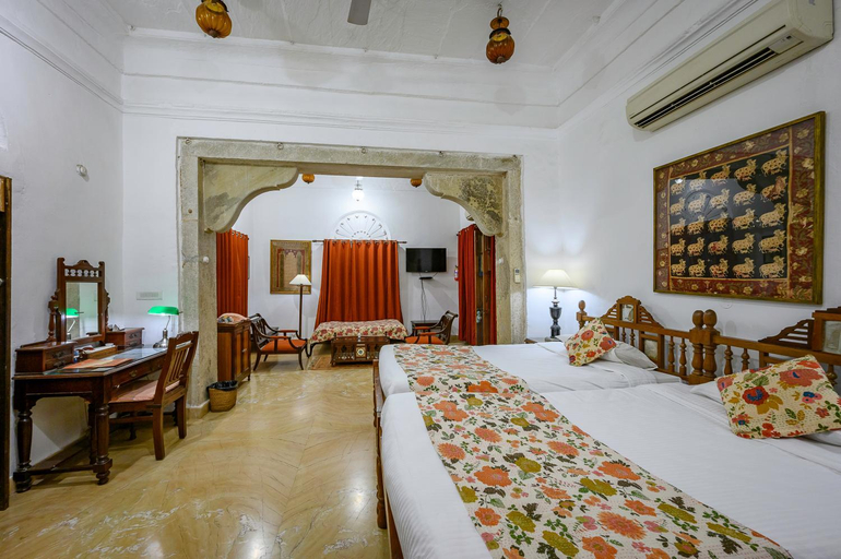 Bedroom 2, Deo Bagh, Gwalior