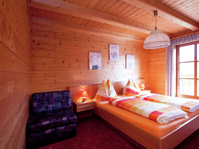 Room 3, Farmhouse: Alpine Retreat With Mountain Views, Sankt Johann im Pongau