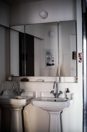Bathroom 4, Le Pigalle, Paris