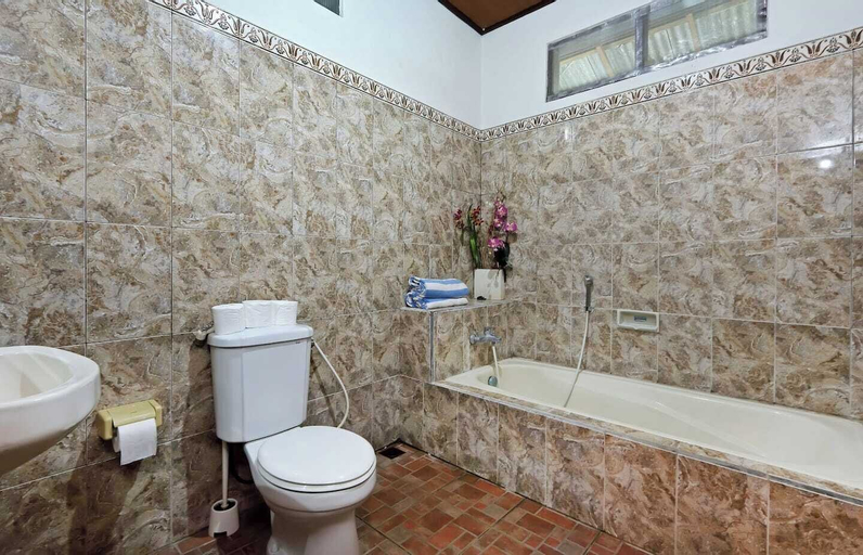 Bathroom 12