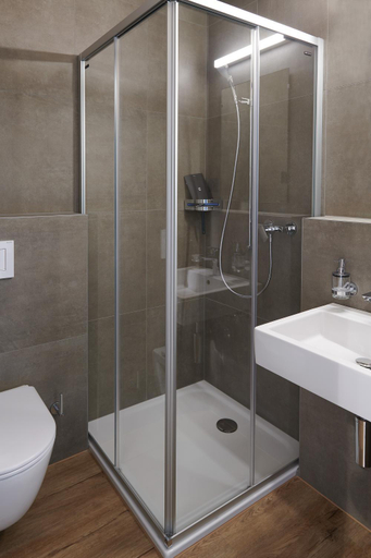 Bathroom 7