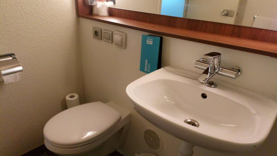 Bathroom 12
