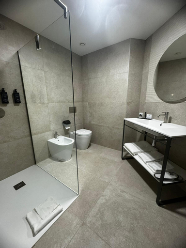 Bathroom 4