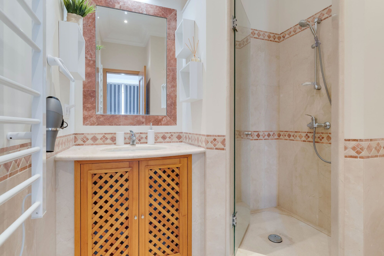 Bathroom 4, Villa Sol Palheiro Village, Funchal