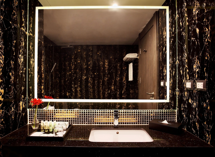 Bathroom 4, Nova Express Hotel, Pattaya