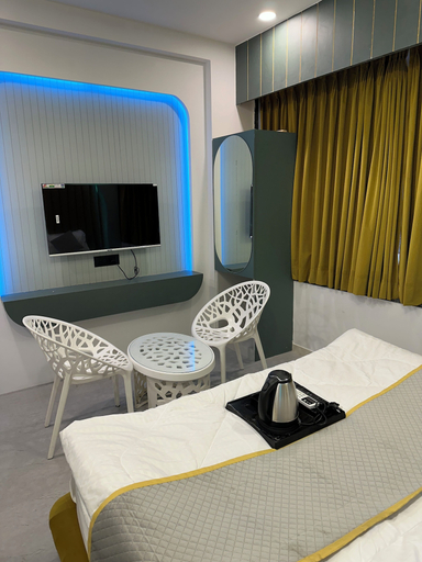 Bedroom 5, Hotel Victoria, Surat