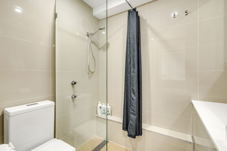Bathroom 2, Bright 1 Bedroom Unit in the Heart of Manly, Sydney