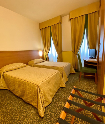 Bedroom 4, Hotel Kristall, Milano