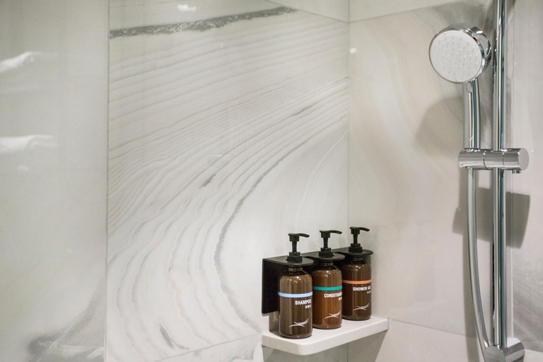 Bathroom 10