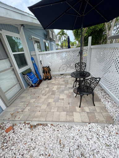 Others 5, Tarpon Tale Inn, Lee