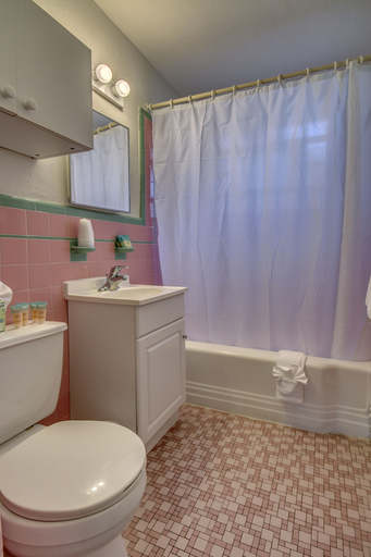 Bathroom 4, Daytona Inn And Suites, Cape May