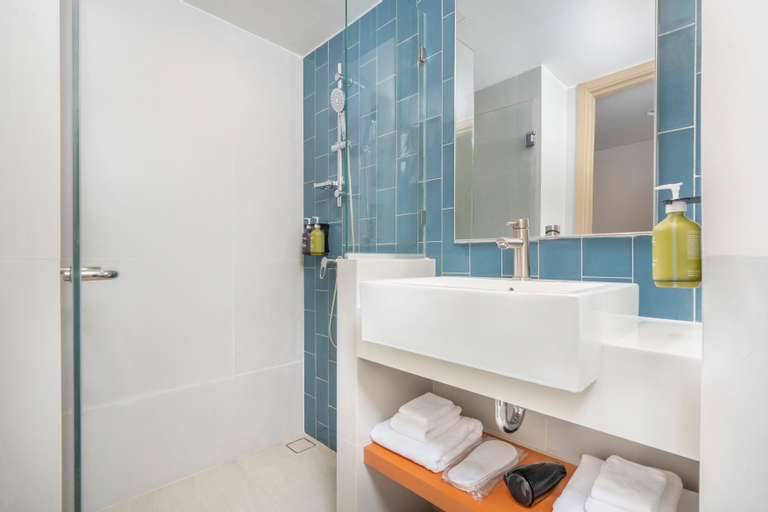 Bathroom 10