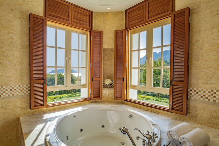 Bathroom 7
