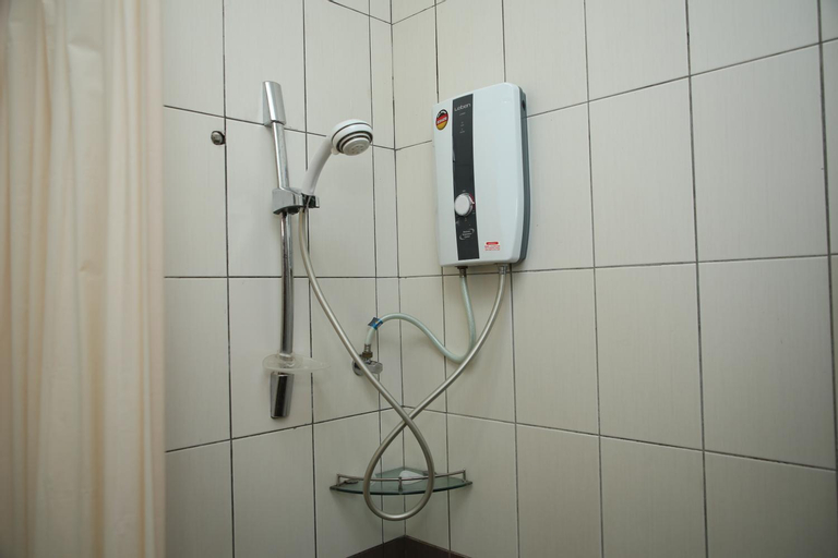 Bathroom 11
