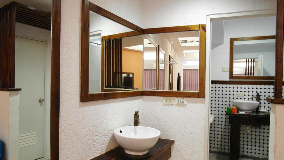 Bathroom 19