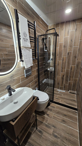 Bathroom 3, Rever Hotel, Merkez