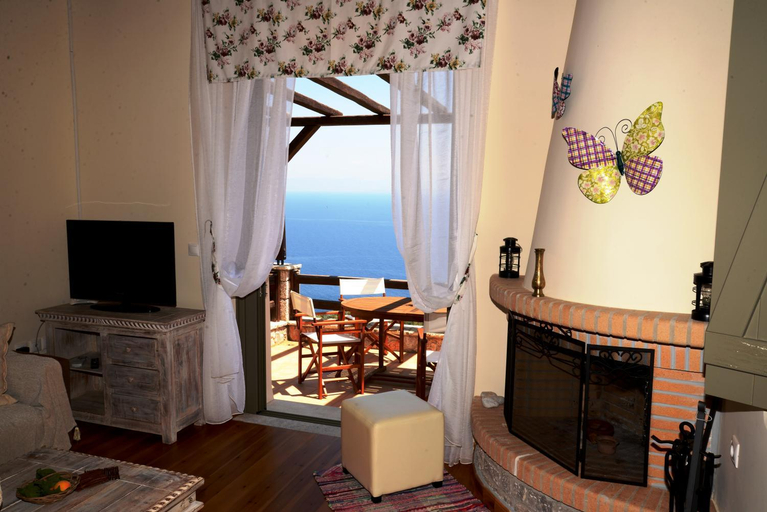 Others 3, Dio Guesthouses, Peloponnese