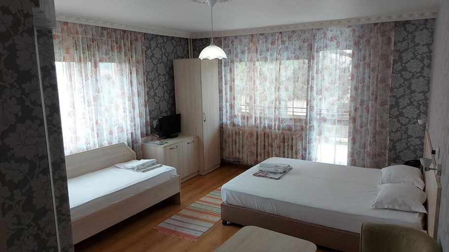 Bedroom 3, Family Hotel Emaly 1, Stolichna