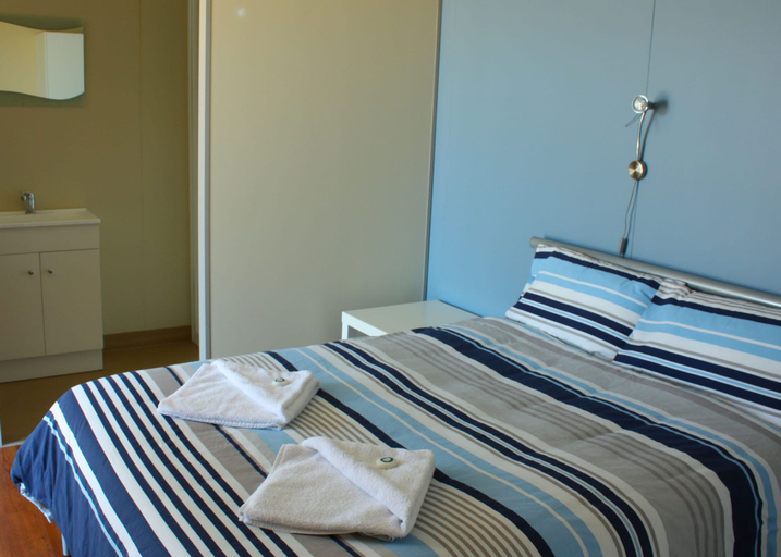 Bedroom 2, Merinda Village Hotel, Bowen