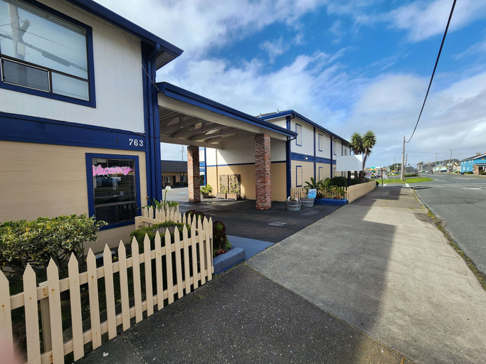Exterior & Views, Studio 9 Fort Bragg, LLC., Mendocino
