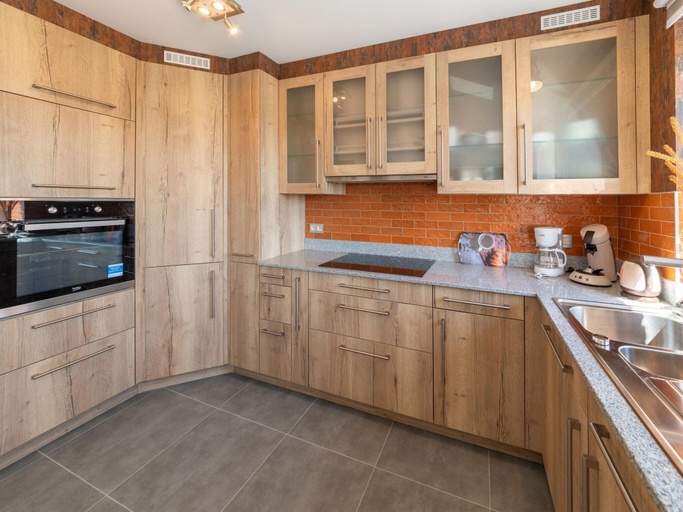 Private kitchen 4, Roomy Getaway Near Spa F1, Liège